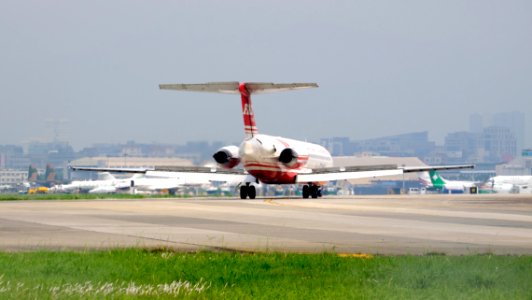 Far Eastern Air Transport MD-82 B-28017 Arrival to Taipei Songshan Airport 20150427e