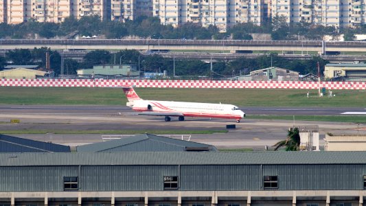 Far Eastern Air Transport MD-82 B-28021 Arrival to Taipei Songshan Airport 20160109a