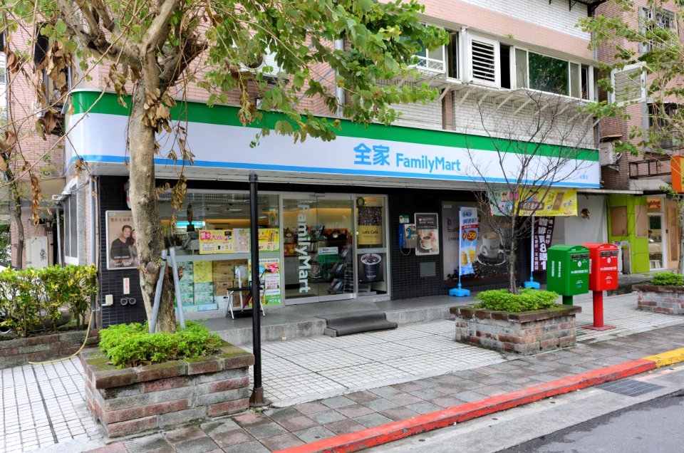 FamilyMart Songshou Store 20161011