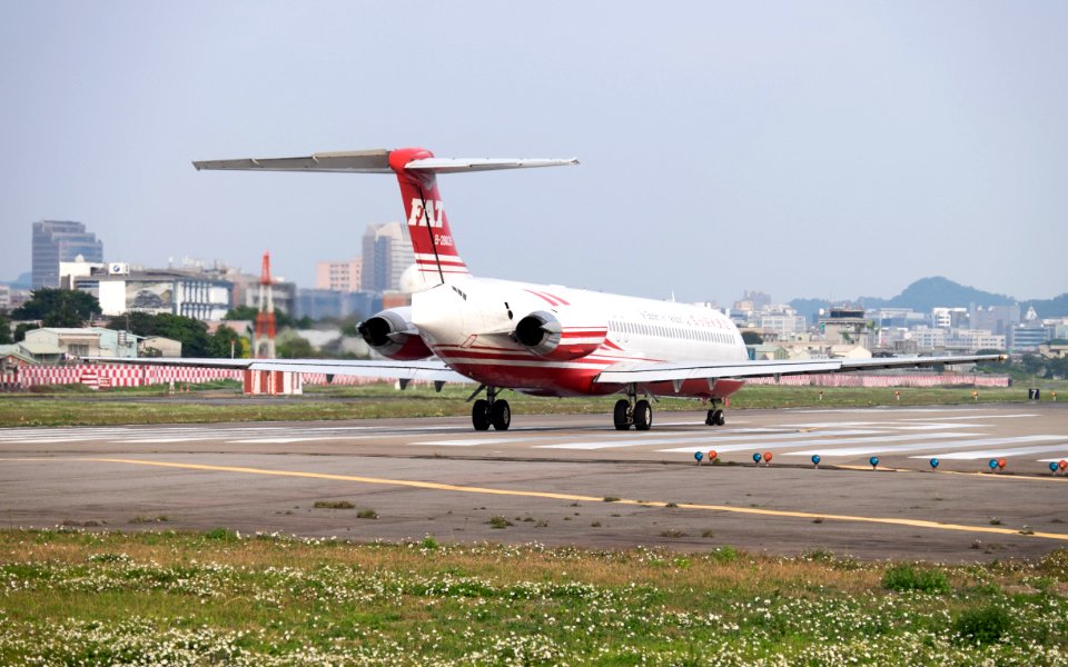 Far Eastern Air Transport MD-82 B-28035 Stand by at Taipei Songshan Airport Runway 20150221