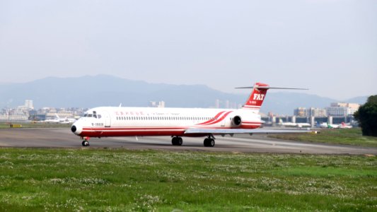 Far Eastern Air Transport MD-82 B-28035 Taxiing at Taipei Songshan Airport 20150221a