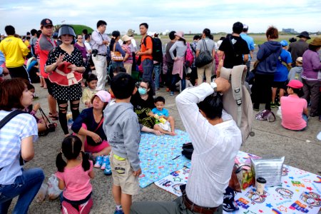 Family Visitors Sitting on Apron of Hsinchu AFB 20151121
