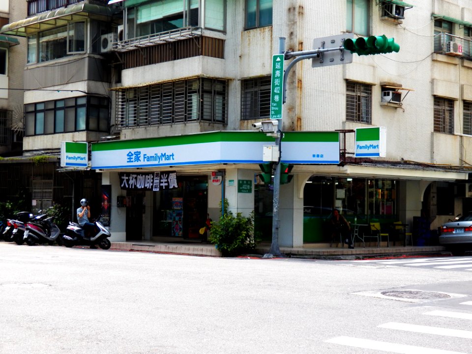 FamilyMart Xinshou Store 20120804