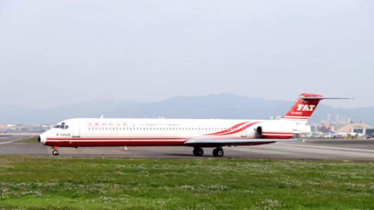 Far Eastern Air Transport MD-82 B-28035 Taxiing at Taipei Songshan Airport 20150221c