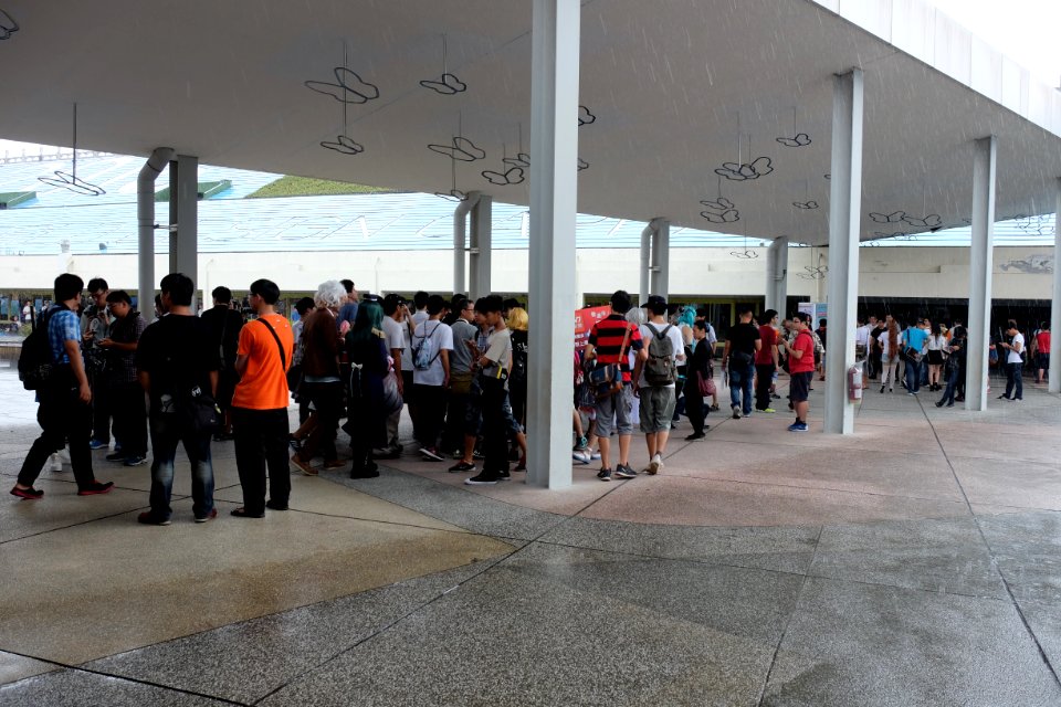 FF28 Visitors Wait Rain Stop in Covered Walkway 20160827b