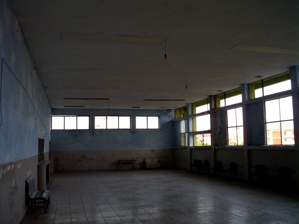 Fier station waiting room