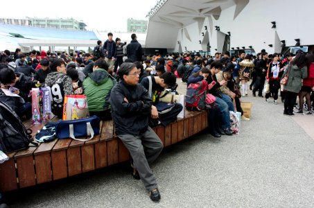 FF25 Visitors Rest at Court of Expo Dome in Afternoon 20150131a
