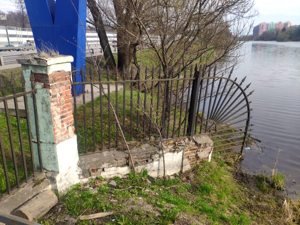 Fence in Vinogradovo - 2021-05-02 - p2