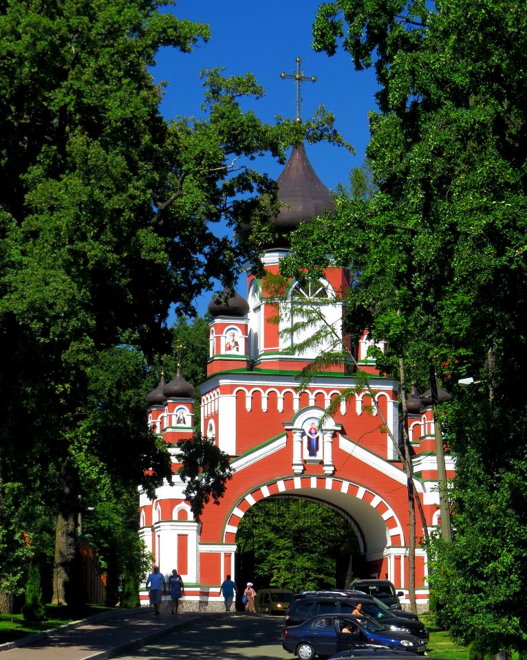 Feofania monastery gate2