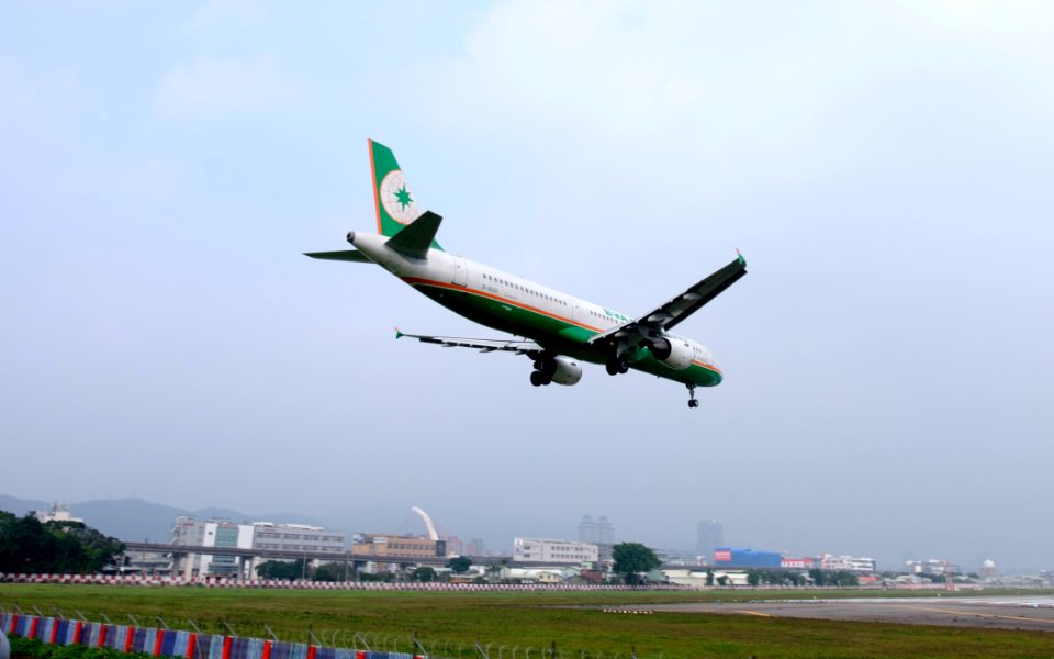 EVA Air Airbus A321-211 B-16201 on Final Approach at Taipei Songshan Airport 20160229