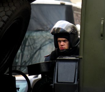 Euromaidan police cordon1