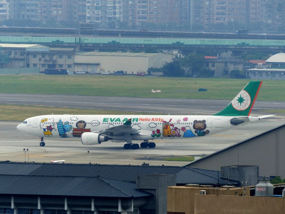 Eva Air Airbus A330-302X B-16333 Taxiing in Taipei Songshan Airport Apron 20131031