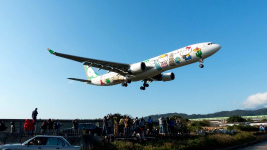 EVA Air Airbus A330-302X B-16333 Final Approach to Taipei Songshan Airport 20150102a