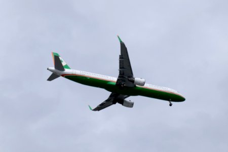 EVA Air Airbus A321-211 B-16205 on Final Approach at Taipei Songshan Airport 20150201a