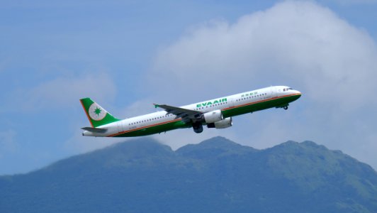 EVA Air Airbus A321-211 B-16201 Taking off from Taipei Songshan Airport 20160801b