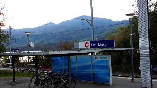 Ewil Maxon railway station