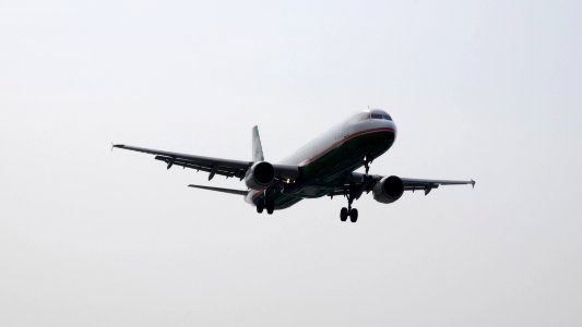 EVA Air Airbus A321-211 B-16202 on Final Approach at Taipei Songshan Airport 20150427a