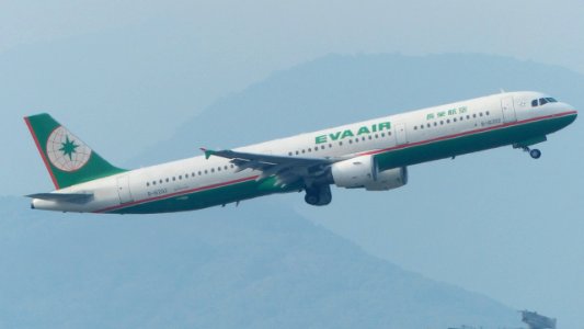 EVA Air Airbus A321-211 B-16202 Taking off from Taipei Songshan Airport 20140917