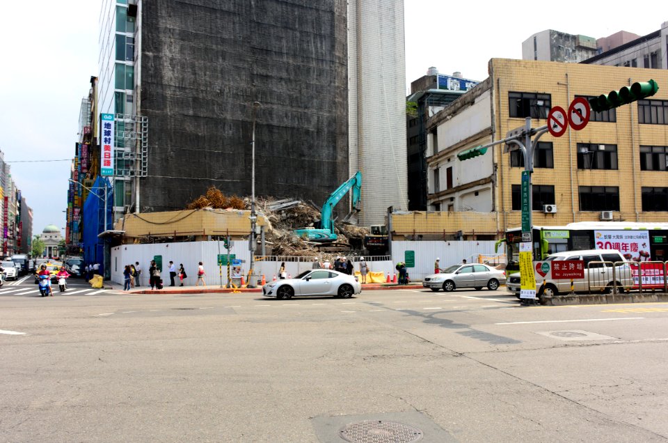 Former Directorate General of Highways Building Scrapping 20150716b