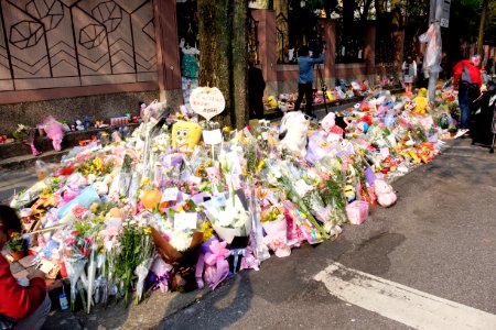 Floral Tributes for Victim on Sidewalk of Lane 9, Section 1, Huanshan Road, Neihu District, Taipei 20160330a
