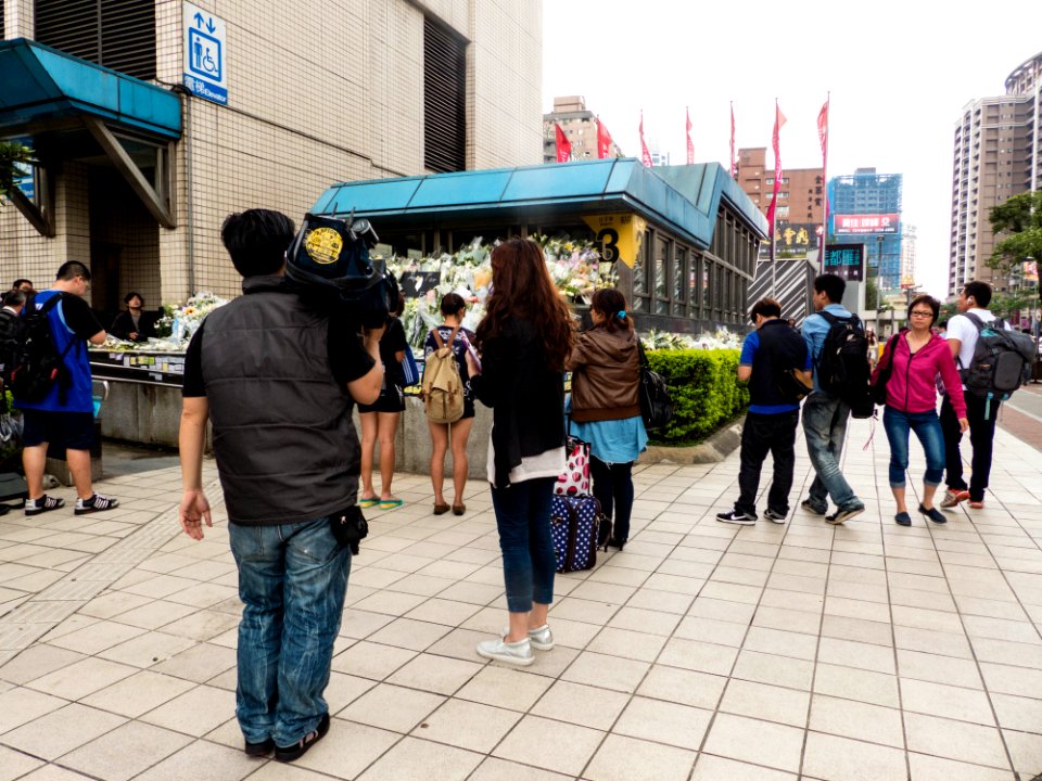 Floral Tribute for Victims of Taipei Metro Banqiao Line Attack 20140523c