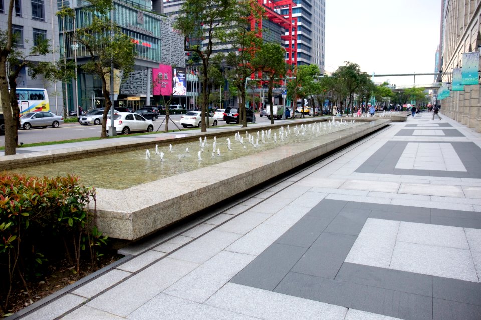 Fountains in Sidewalk of Songgao Road 20160327