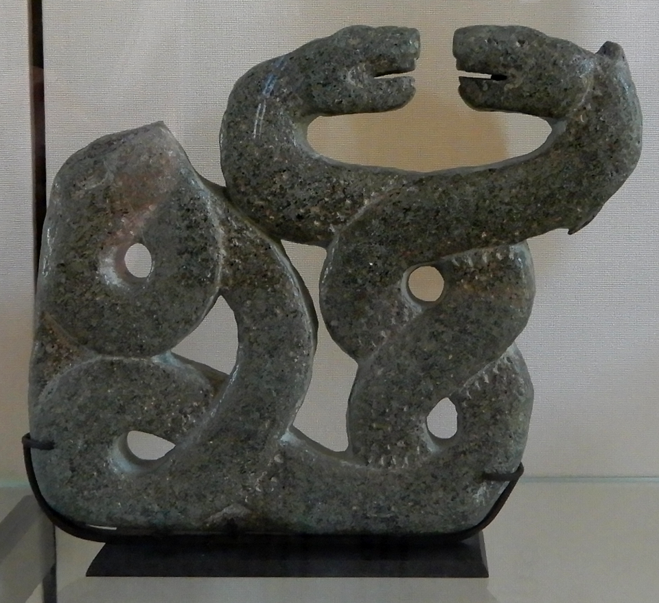 Fragment de plaque à anse avec deux serpents entrelacés, Musée du Louvre, AO 29142