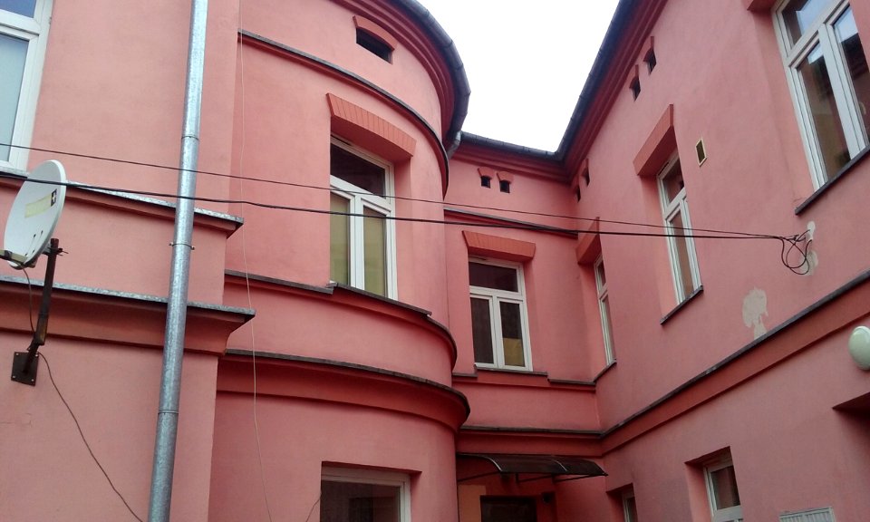 Fragment jednej z kamienic przy ulicy Polnej w Tomaszowie Mazowieckim