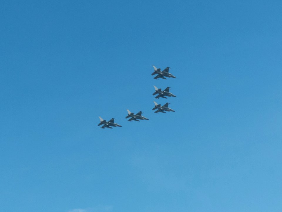 Five ROCAF F-16s Flypast Ching Chuang Kang Air Force Base 20161126
