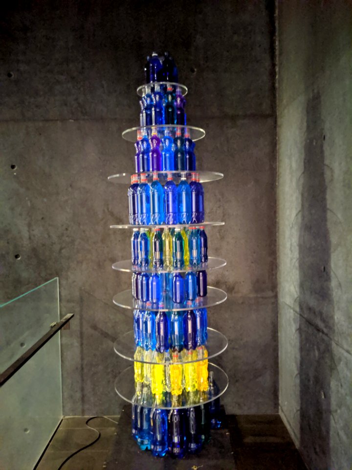 Flaschen Kunstwerk im Harpa