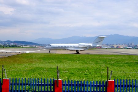 Gulfstream G450 B-LAS Departing from Taipei Songshan Airport 20160126c