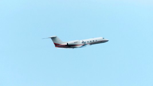 Gulfstream G450 N818KE Taking off from Taipei Songshan Airport 20140718