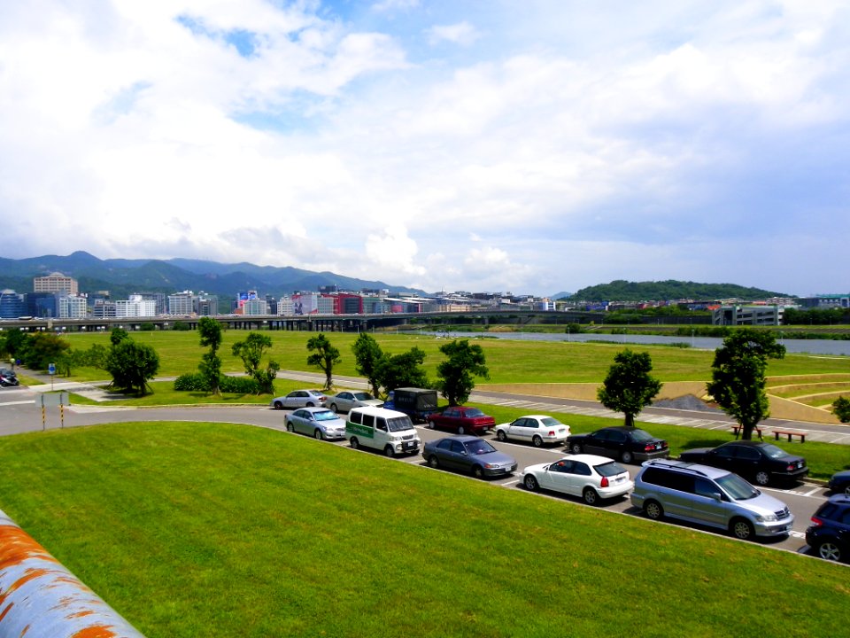 Guanshan Riverside Park Car Park Birdview 20110911a