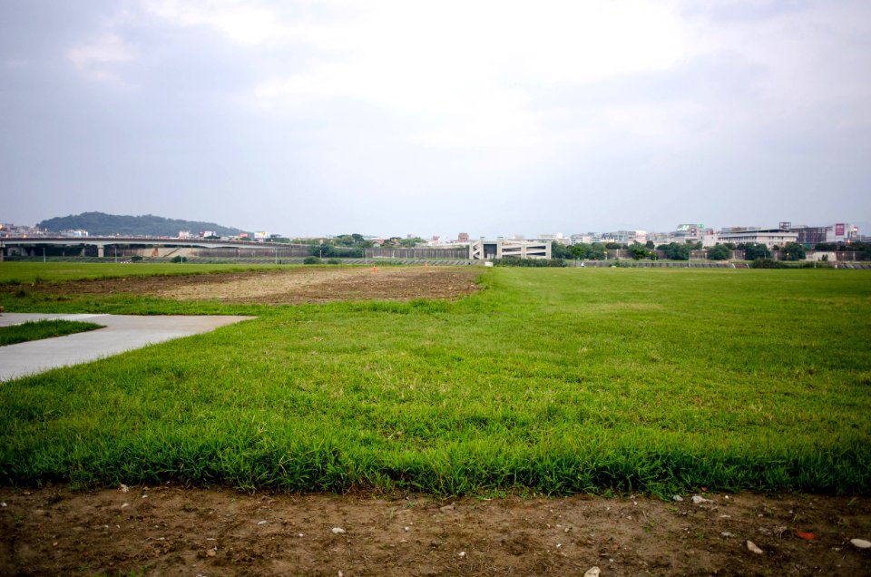 Guanshan Riverside Park in Evening 20141014b