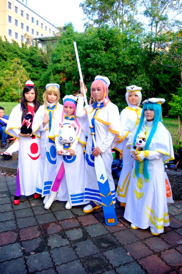 Group Portrait of Aria Cosplayers at CWT41 20151213