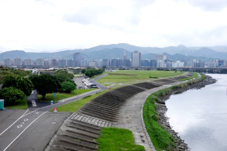 Guanshan Riverside Park View from Minquan Bridge 20141022