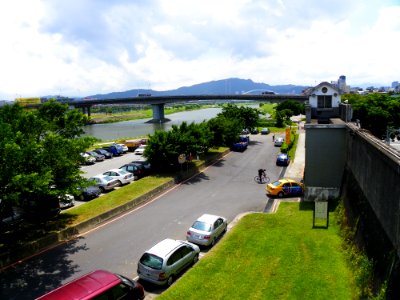 Guanshan Riverside Park View from Bikeway 20110911