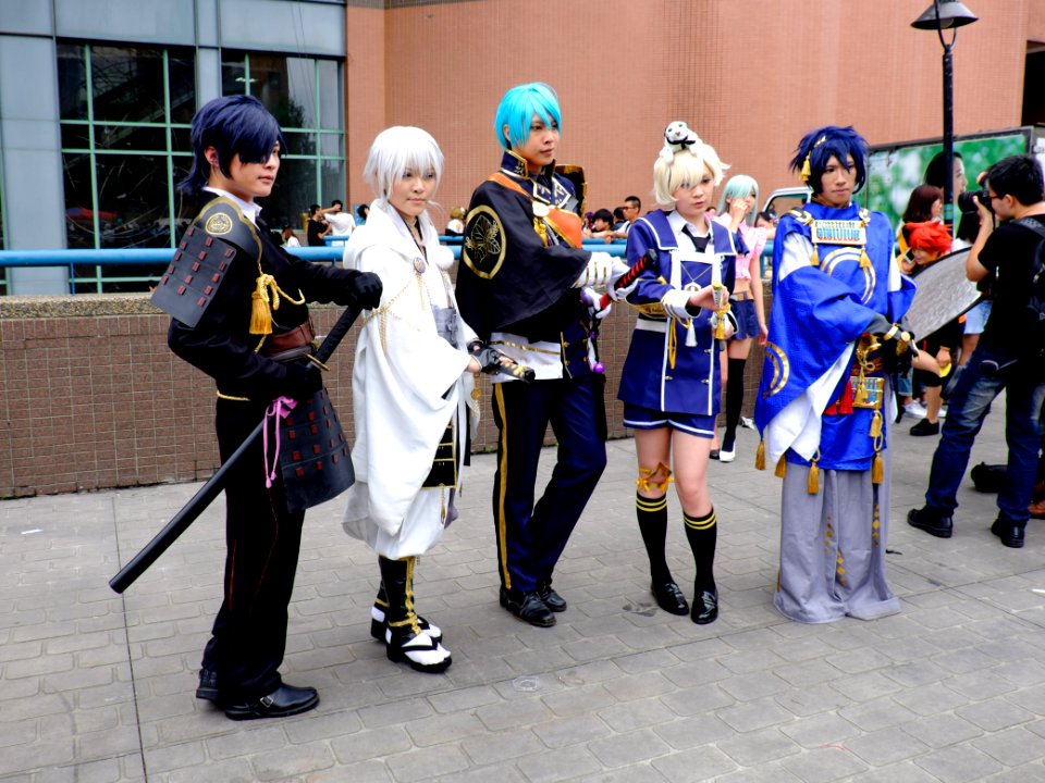 Group Portrait of Tōken Ranbu Cosplayers at CWT40 20150809a