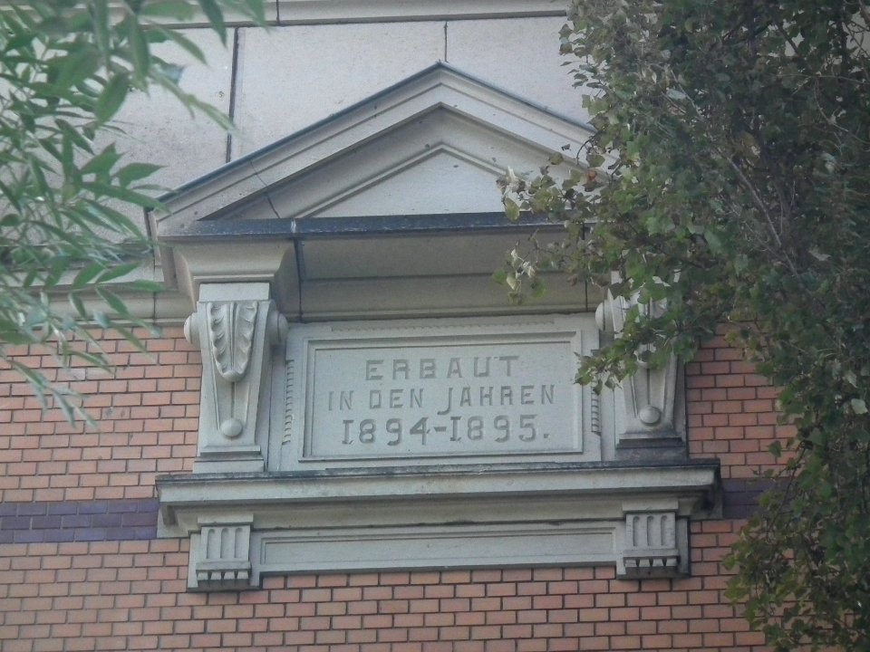Gymnasium Dresden-Plauen 2014-10-03 Ostflügel Inschrift