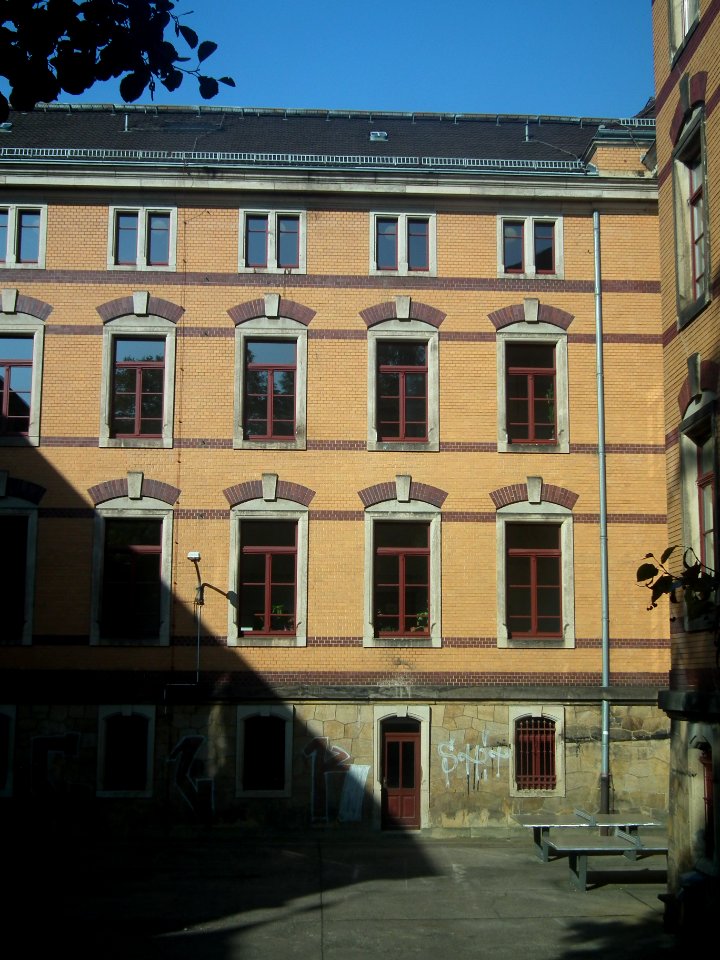 Gymnasium Dresden-Plauen 2014-10-03 Westflügel Fassade
