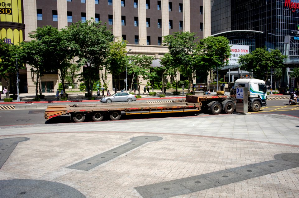 Heavy Transporter for ROCMC AAV-7A1 Parked at Xinzhan Road 20140906
