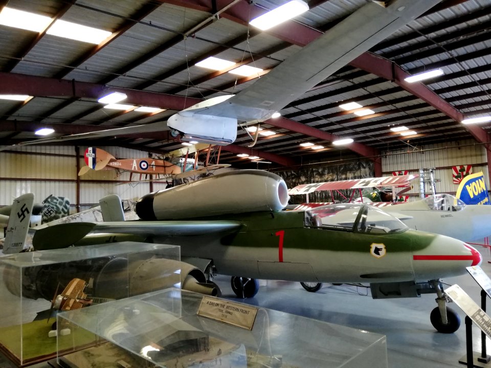Heinkel He 162A-2 Volksjäger ‘1’ “nervenklau” (25982145706)