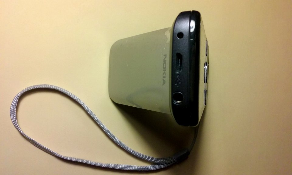 Nokia C5-00.2 (z aparatem 5mpx) Widoczne wejście na słuchawki, microUSB i ładowarki