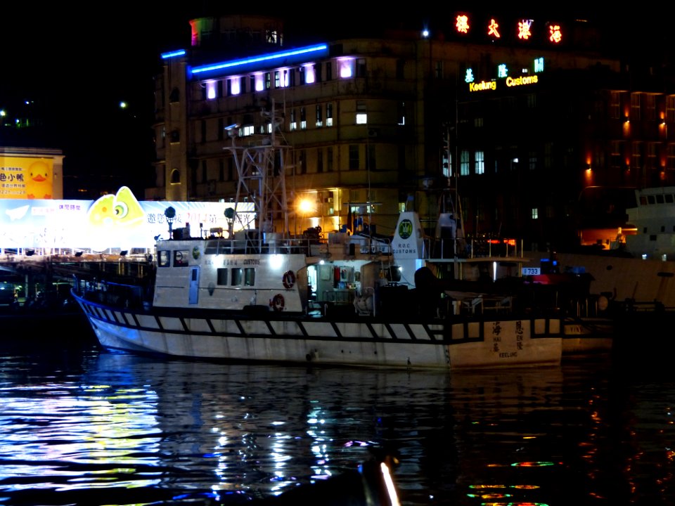 Hai En Shipped at Keelung Boats Pier in Night 20140107b