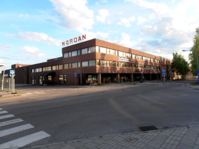 Nordans fasad mot Järnvägsgatan i Malmberget