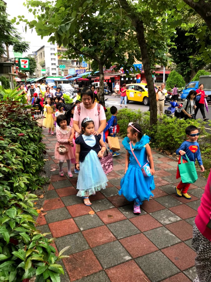 Halloween Parading of Kindergarten's Children at Xindong Street, Songshan District, Taipei 20171024c