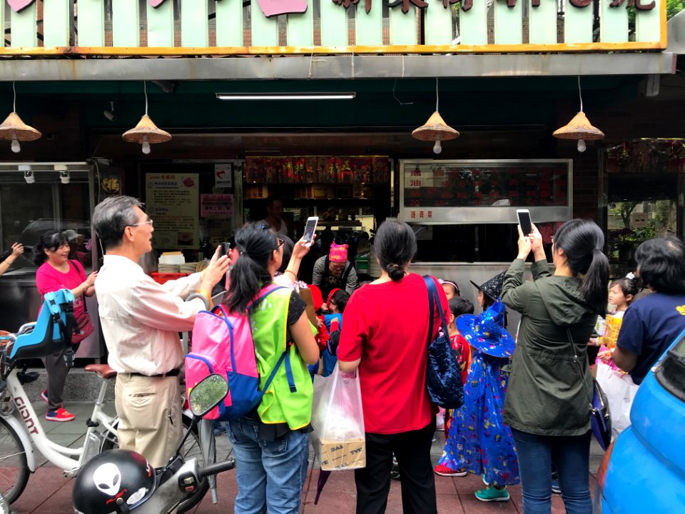 Halloween Parading of Kindergarten's Children at Xindong Street, Songshan District, Taipei 20171024f