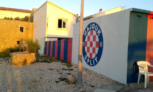 Hajdukov grb u Ražancu