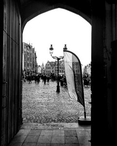 Arc piazza glimpse