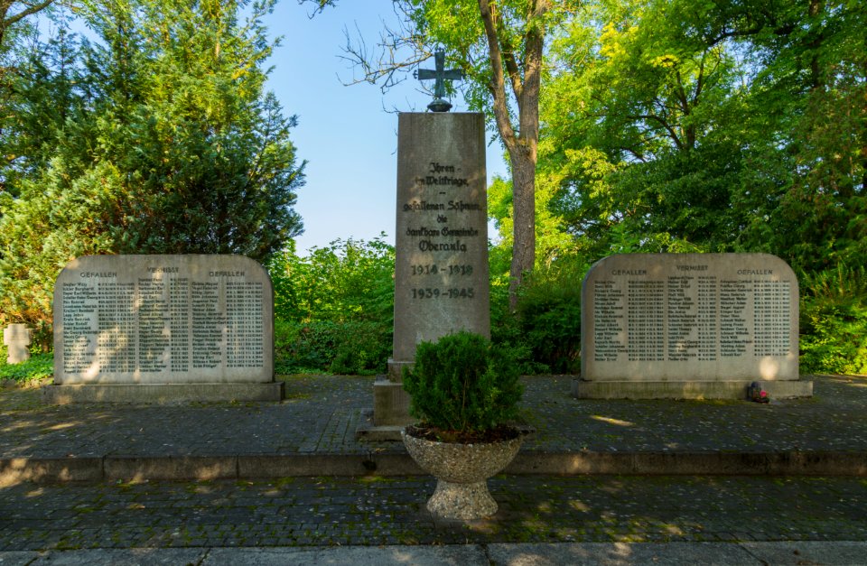 Oberaula Friedhof Kriegerdenkmal 01